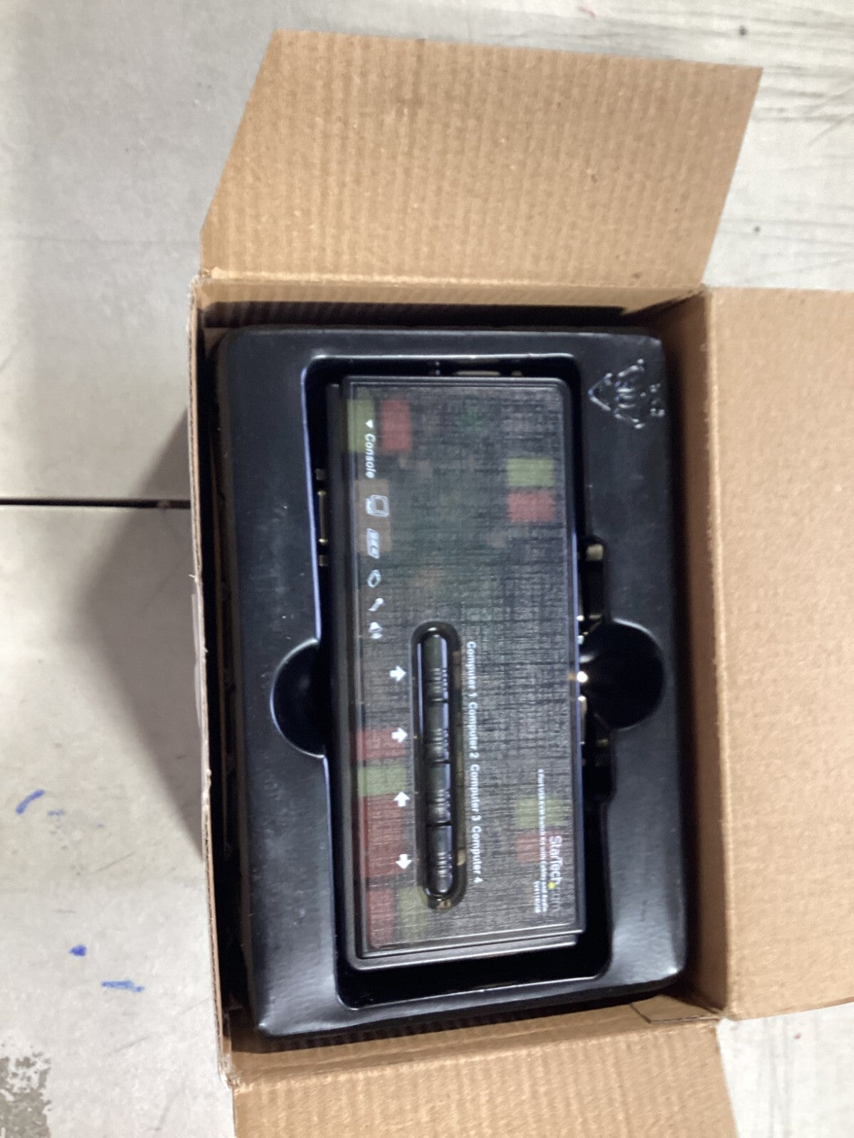 4 Port Black USB KVM Switch Kit with Cables and Audio