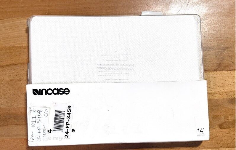 Incase - Hard shell Dot Case for the MacBook Pro 14''